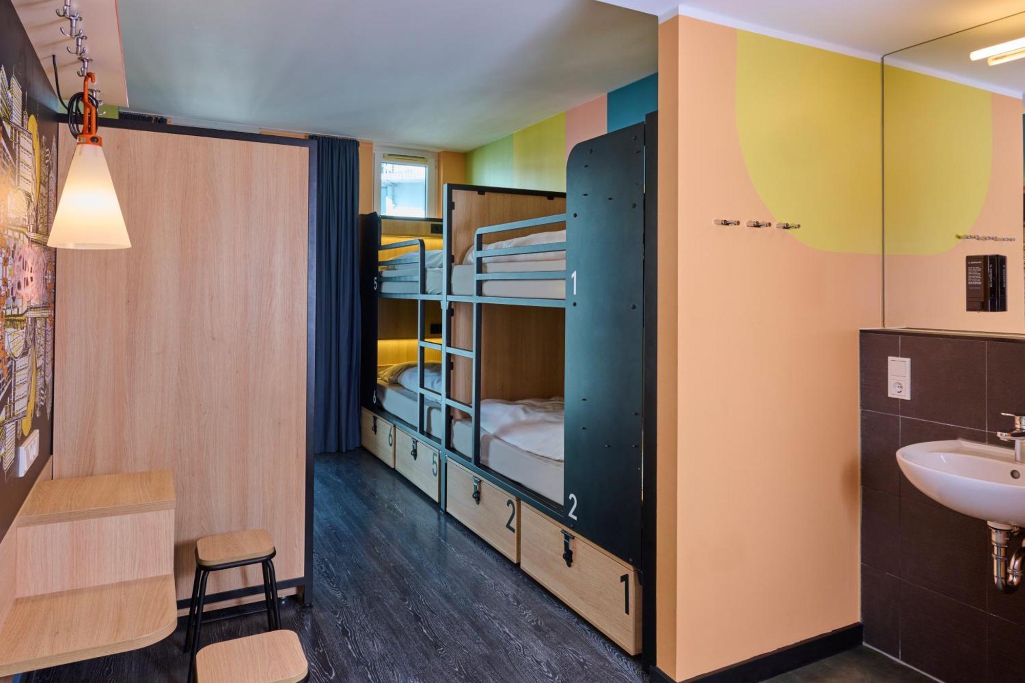 6-Bed Room